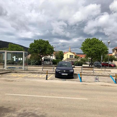 Apartman Knezovic Stari Grad  Exteriör bild