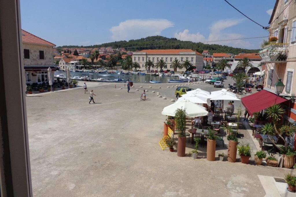 Apartman Knezovic Stari Grad  Exteriör bild