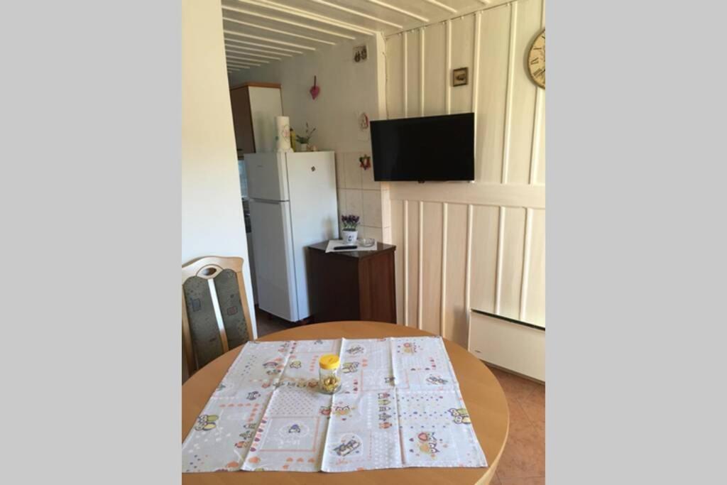 Apartman Knezovic Stari Grad  Exteriör bild