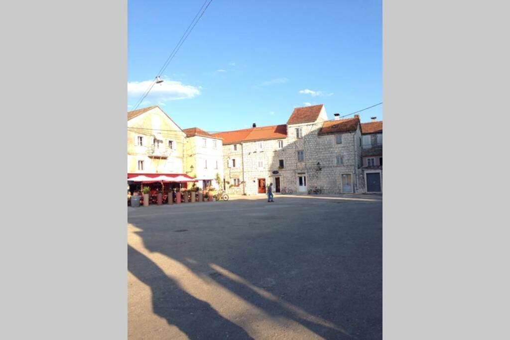 Apartman Knezovic Stari Grad  Exteriör bild