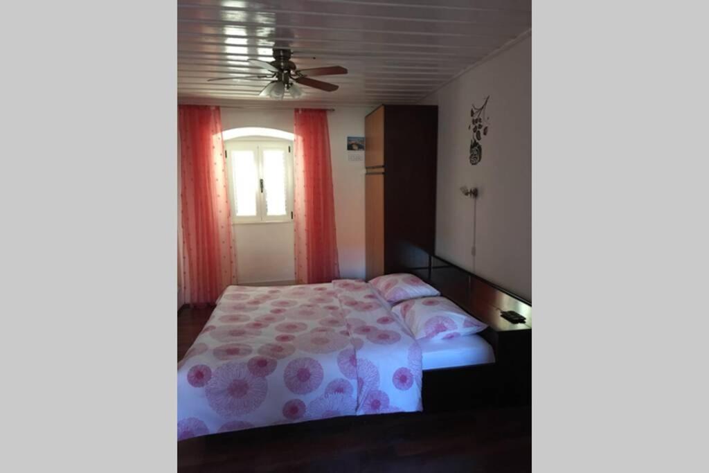 Apartman Knezovic Stari Grad  Exteriör bild
