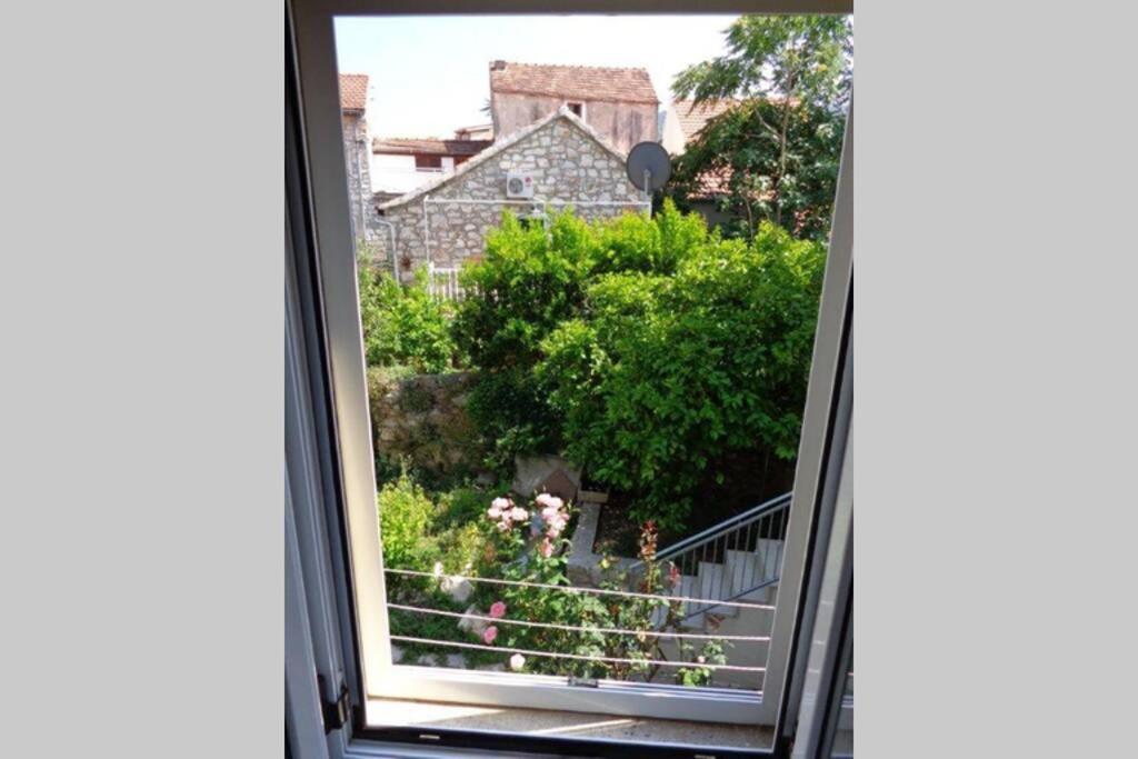 Apartman Knezovic Stari Grad  Exteriör bild