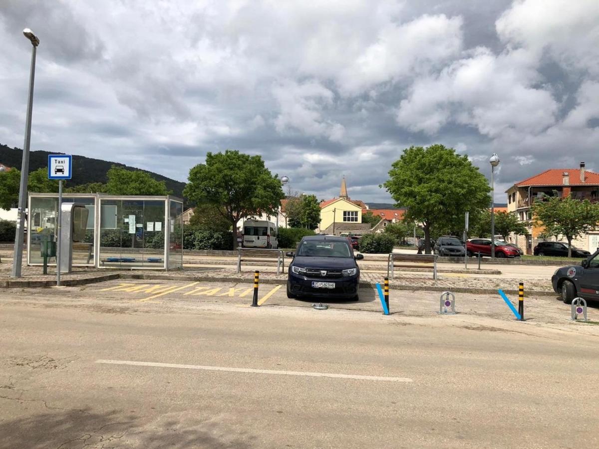 Apartman Knezovic Stari Grad  Exteriör bild
